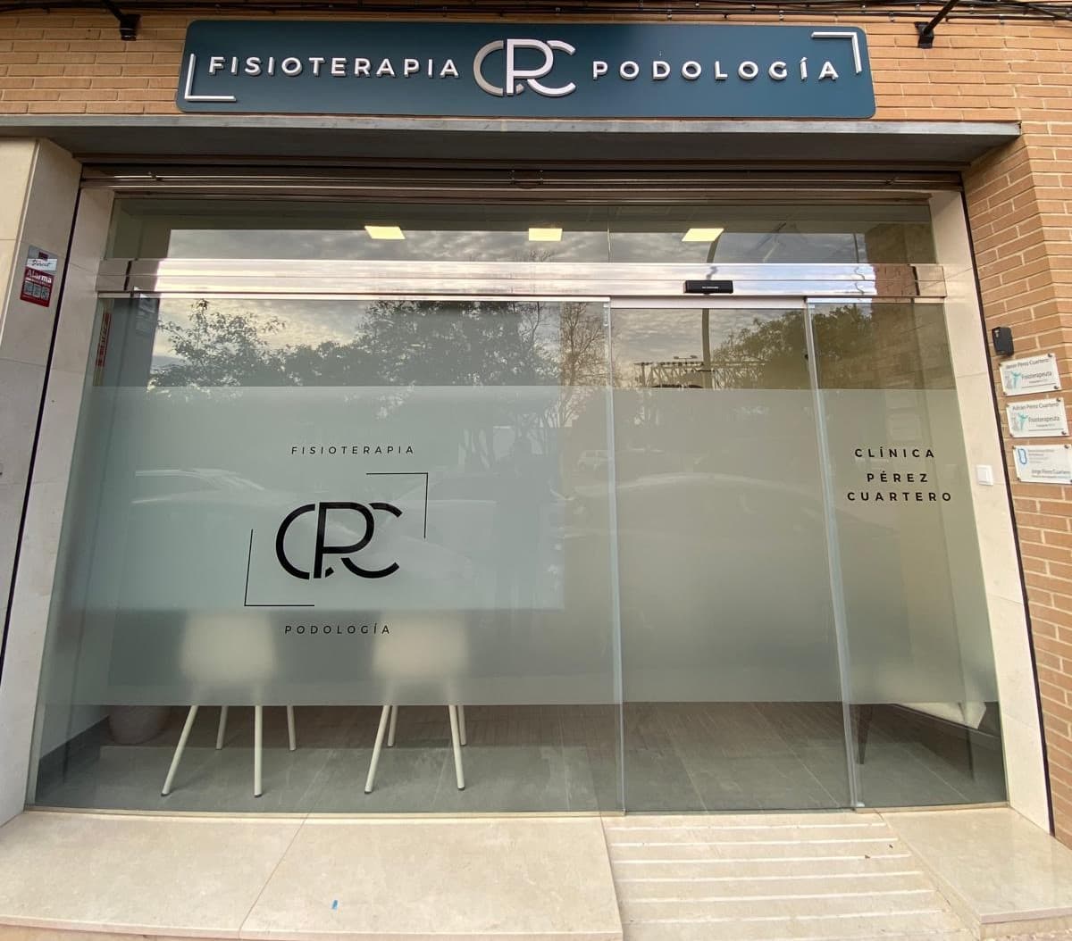 Sala de tratamiento de la Clínica Pérez Cuartero — Fisioterapia y Podología en San Vicente del Raspeig